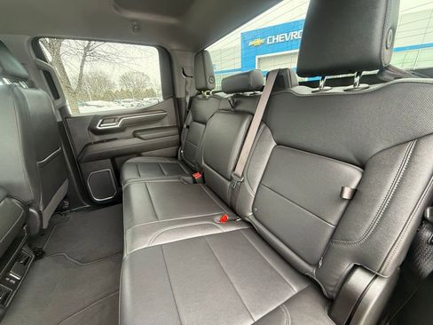 Certified 2025 GMC Sierra 1500 SLT AWD/4WD image 24