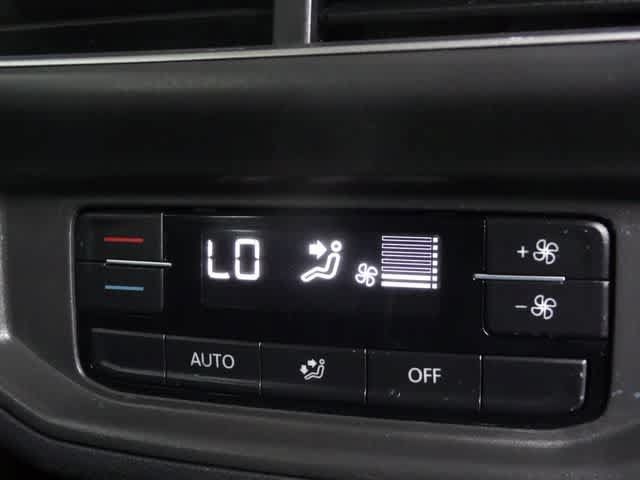 Used 2024 Volkswagen Atlas SE AWD/4WD image 16