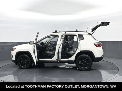 Used 2017 Jeep Compass Latitude AWD/4WD image 29
