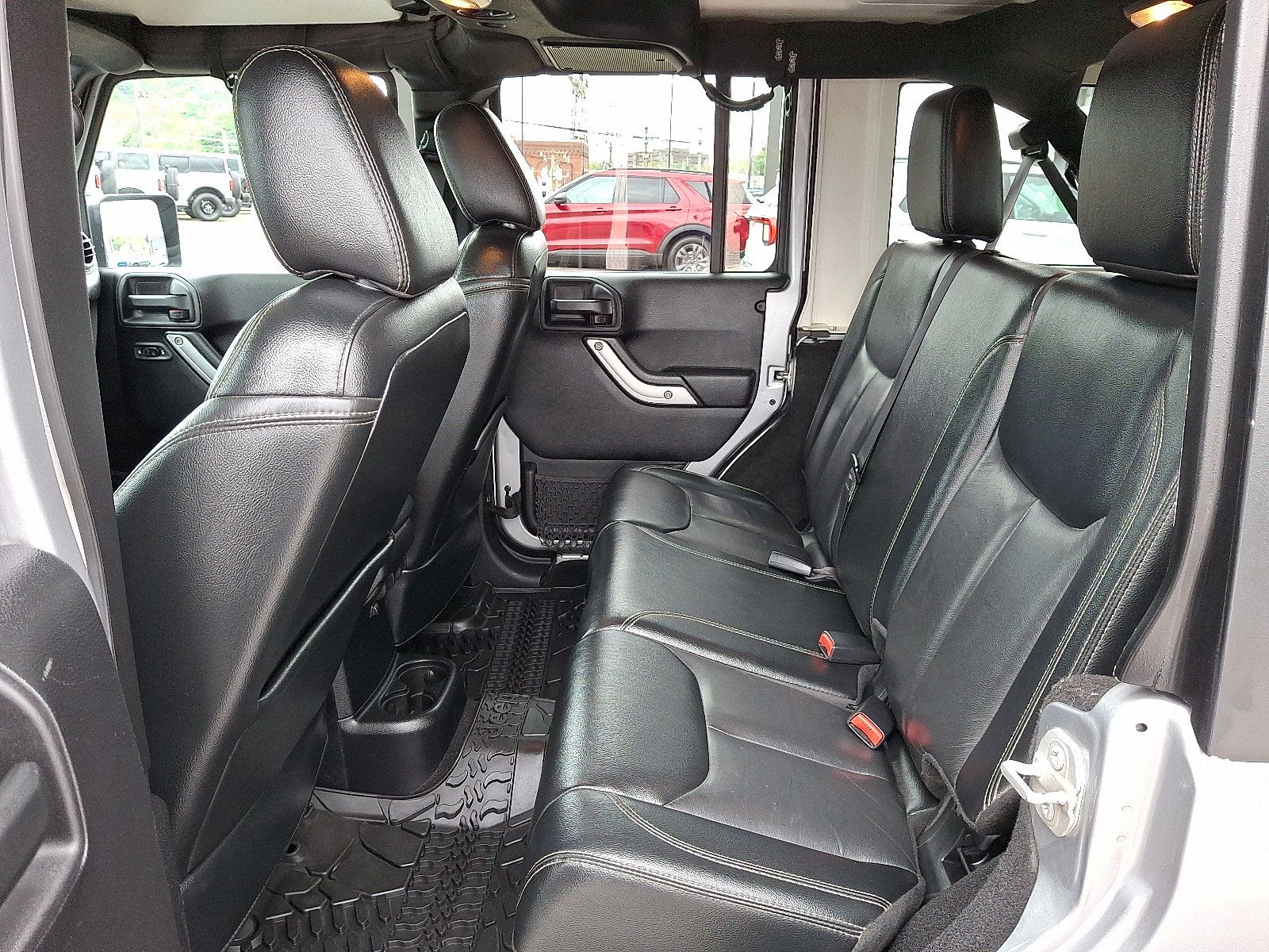 Used 2016 Jeep Wrangler Unlimited Rubicon w/ Connectivity Group AWD/4WD image 10