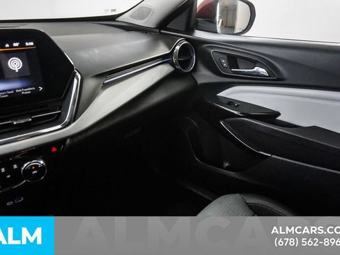 Used 2025 Chevrolet Trax LT FWD image 40