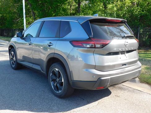 Used 2025 Nissan Rogue SV image 3