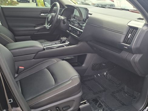 Used 2025 Nissan Pathfinder SL w/ Cargo Package FWD image 23