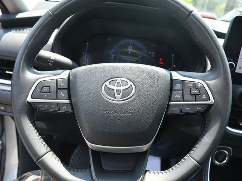 Certified 2025 Toyota Grand Highlander FWD image 12