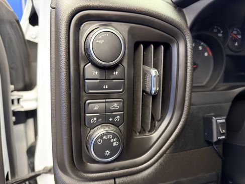 Used 2024 Chevrolet Silverado 2500 Custom w/ Custom Value Package image 15