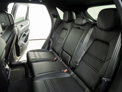 New 2026 Porsche Cayenne AWD/4WD image 22