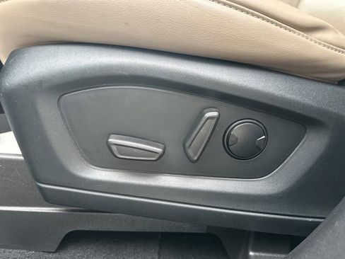 Used 2021 Ford Explorer XLT w/ Equipment Group 202A image 22