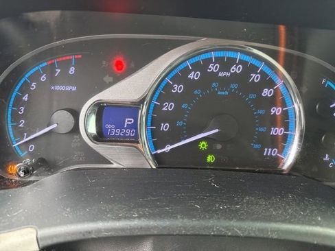 Used 2011 Toyota Sienna Limited w/ LTD Navigation Pkg image 7