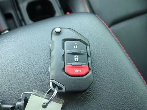 Used 2021 Jeep Wrangler Unlimited Rubicon AWD/4WD image 27