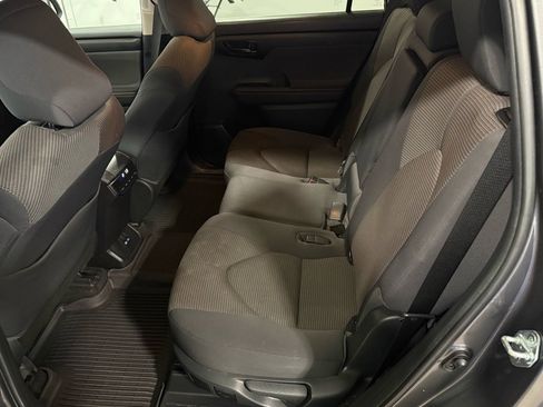 Used 2023 Toyota Highlander L image 15