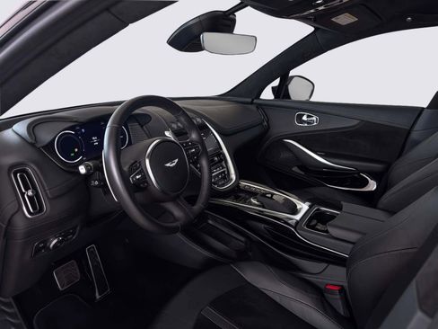 Used 2024 Aston Martin DBX image 21