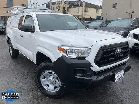 Used 2022 Toyota Tacoma SR image 1