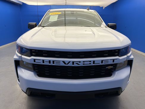 Used 2022 Chevrolet Silverado 1500 Custom image 3