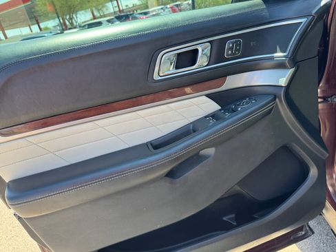 Used 2018 Ford Explorer Platinum AWD/4WD image 11