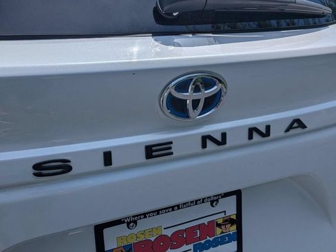 Used 2023 Toyota Sienna XLE FWD image 10
