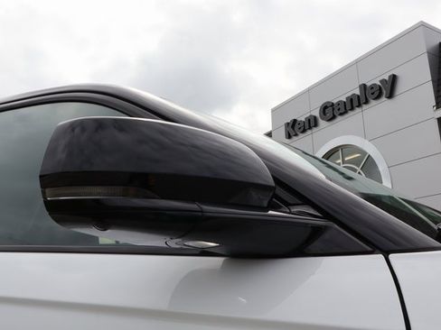 New 2025 Jeep Grand Cherokee Summit image 2