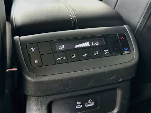 Used 2023 Nissan Pathfinder SL AWD/4WD image 32