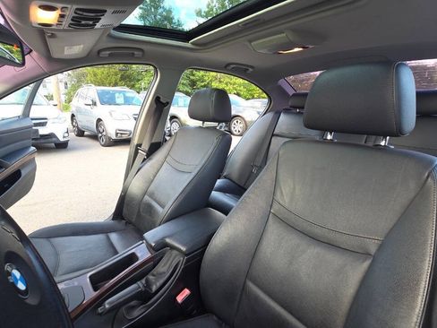 Used 2011 BMW 328i xDrive Sedan AWD/4WD image 32