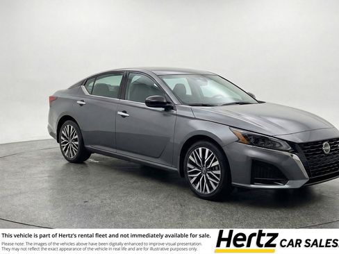 Used 2025 Nissan Altima 2.5 SV image 1