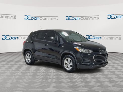 Used 2020 Chevrolet Trax LS FWD image 2