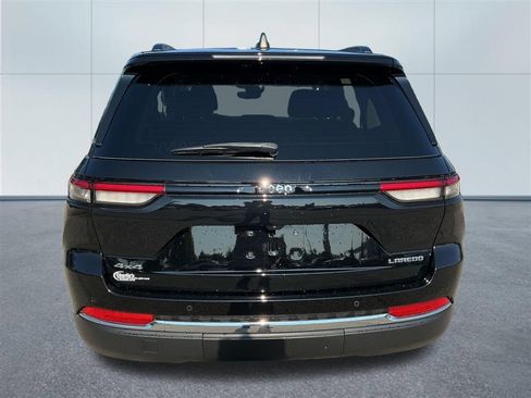 Used 2023 Jeep Grand Cherokee Laredo AWD/4WD image 4