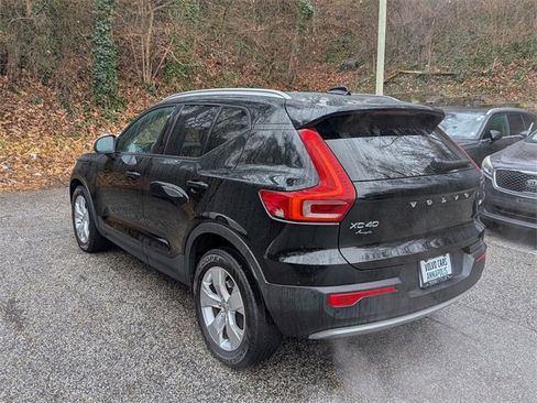 Used 2020 Volvo XC40 T4 Momentum image 5