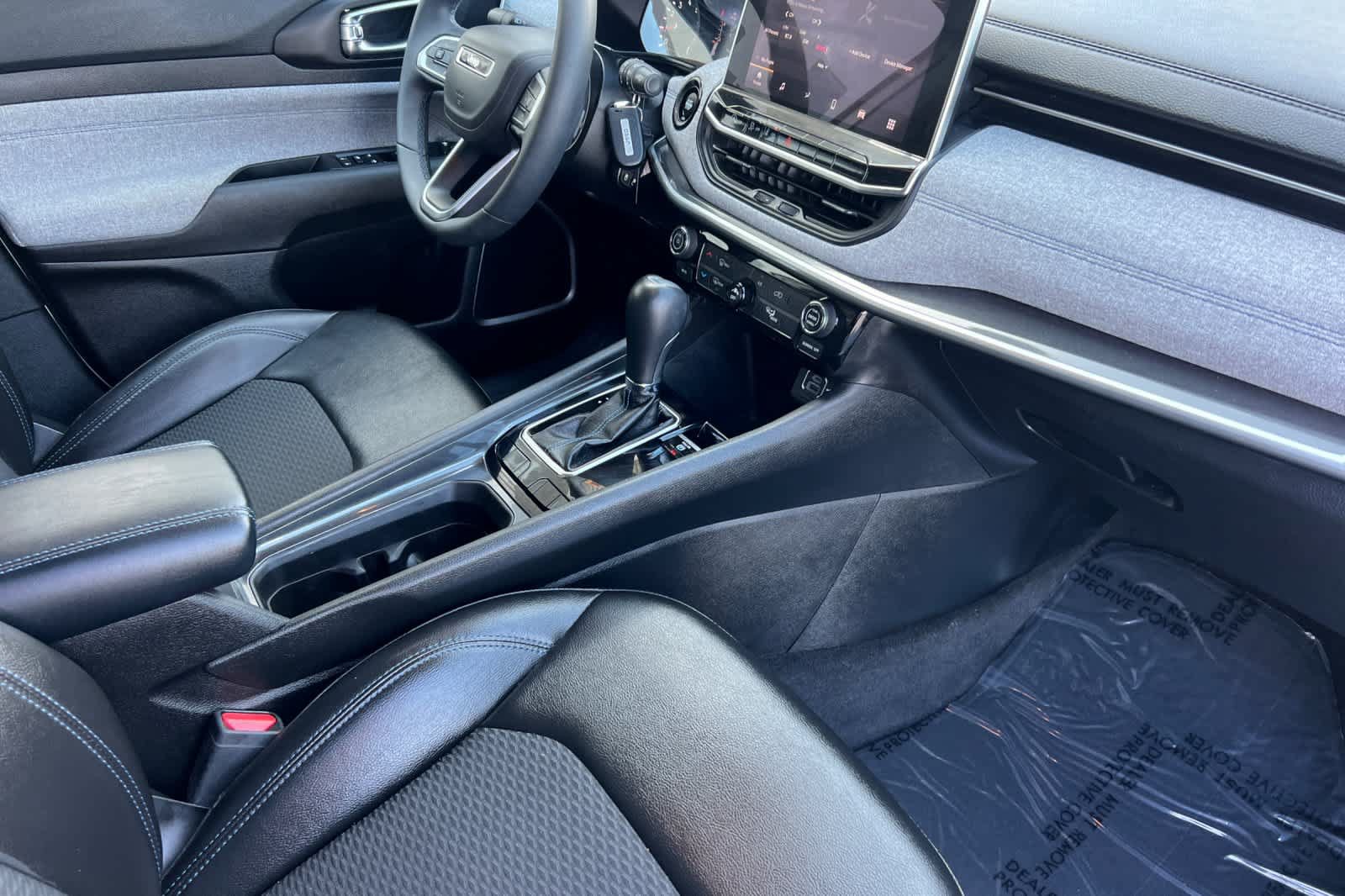 Used 2022 Jeep Compass Latitude FWD image 17