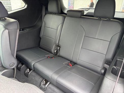 Used 2024 GMC Acadia Elevation w/ Luxury Package FWD image 11