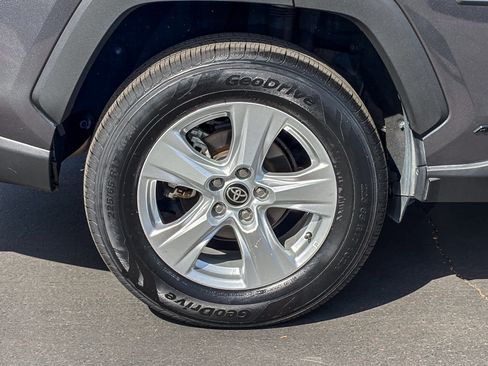 Used 2021 Toyota RAV4 XLE w/ Convenience Package image 10