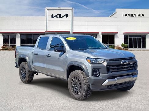Used 2024 Chevrolet Colorado Trail Boss w/ Technology Package AWD/4WD image 1