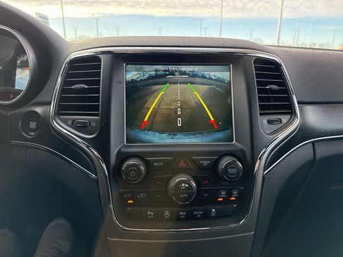 Used 2018 Jeep Grand Cherokee Limited image 16