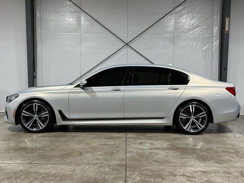Used 2019 BMW 740i w/ M Sport Package image 2