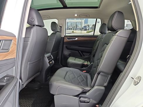 New 2026 Volkswagen Atlas SE FWD image 14