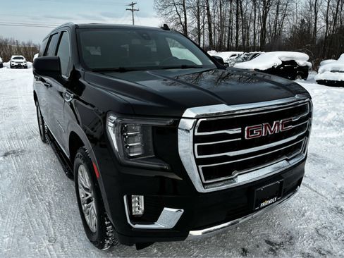 Used 2022 GMC Yukon SLT w/ SLT Premium Package image 3
