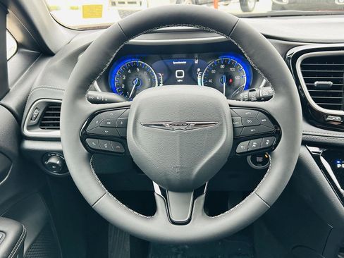 New 2026 Chrysler Pacifica Select w/ S Appearance Package FWD image 17