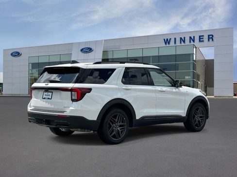 Used 2025 Ford Explorer ST-Line w/ ST-Line Street Pack AWD/4WD image 4