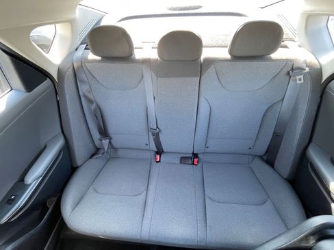 Used 2025 Kia K4 LXS image 40