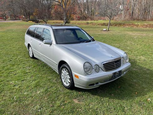 Used 2002 Mercedes-Benz E 320 4MATIC Wagon image 1