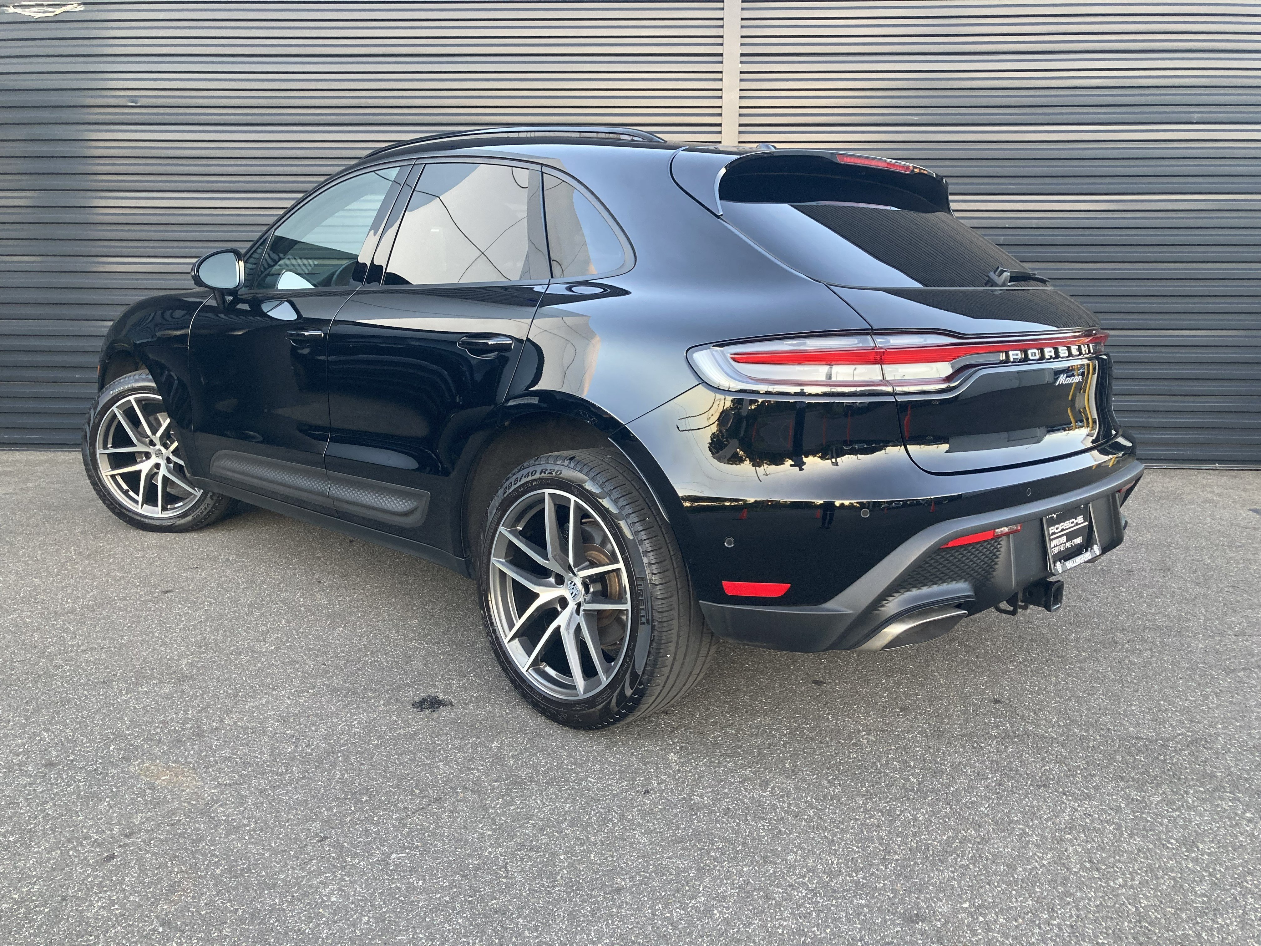 Certified 2024 Porsche Macan AWD/4WD image 3