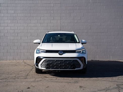 New 2026 Volkswagen Taos SE image 2