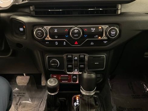 Used 2024 Jeep Gladiator Sport AWD/4WD image 20