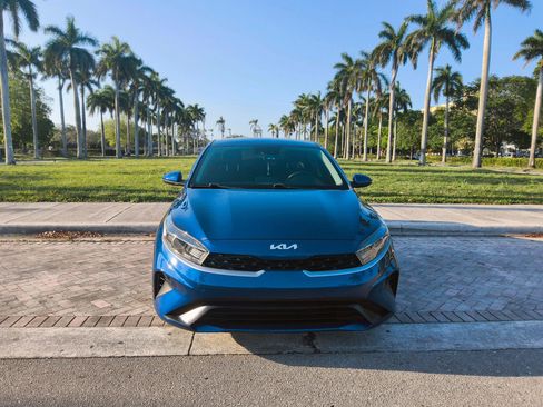 Used 2022 Kia Forte LXS FWD image 3