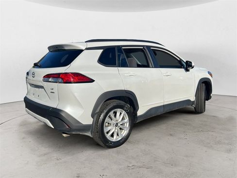 Used 2024 Toyota Corolla Cross LE image 3