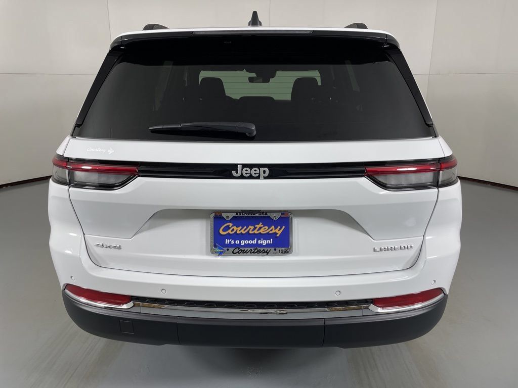 New 2025 Jeep Grand Cherokee Laredo X w/ Luxury Tech Group I AWD/4WD image 7