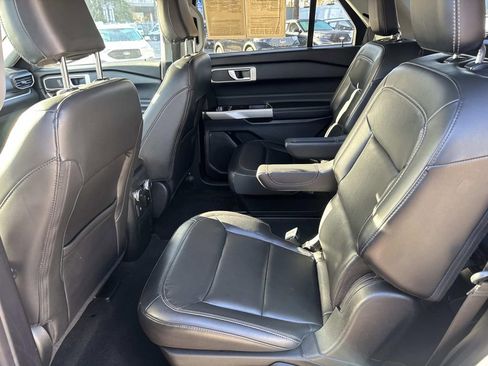 Used 2022 Ford Explorer XLT w/ Equipment Group 202A image 14