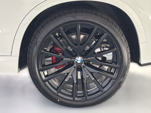 Used 2026 BMW X5 xDrive40i w/ M Sport Package AWD/4WD image 11