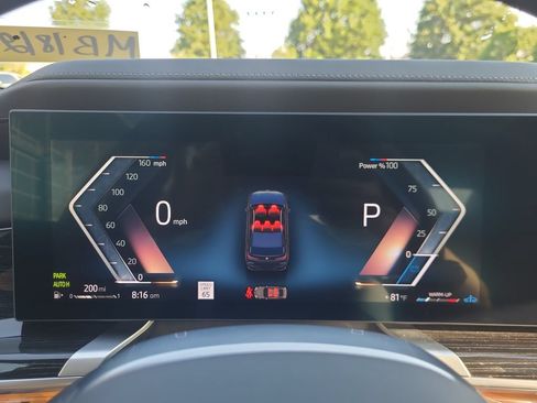 Used 2025 BMW 740i xDrive AWD/4WD image 28