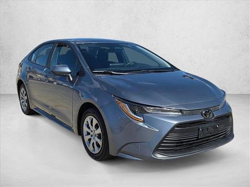 Certified 2025 Toyota Corolla LE image 3