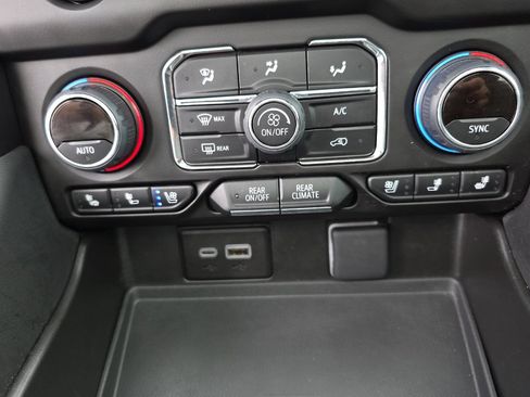 Used 2024 Chevrolet Tahoe High Country AWD/4WD image 31