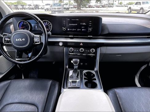 Used 2023 Kia Carnival LX FWD image 7